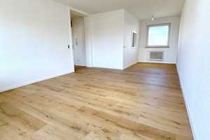 Helle modernisierte 2-Zimmer-Wohnung mit Loggia und Stellplatz in Bielefeld-Sieker – Detmolder Straße 212, 33604 Bielefeld – Vorschaubild 1