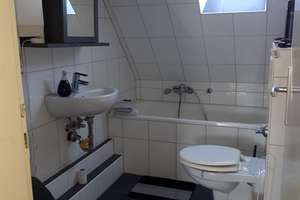 Ruhige und helle 2,5-Zimmer-DG-Wohnung