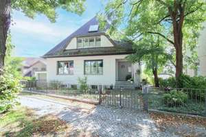 10-Zimmer-Villa mit Wasserblick auf den Hermsdorfer See: Ideal für große Familien und Naturliebhaber
