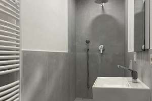 *** Frisch renovierte 3-Zimmer-Dachgeschosswohnung - günstig & zentral *** – Fürstenstr 16, 42277 Oberbarmen, Wuppertal – Vorschaubild 10
