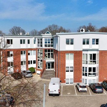 Helle und moderne Büroflächen "Im Teelbruch"