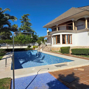Chalet in La Cañada