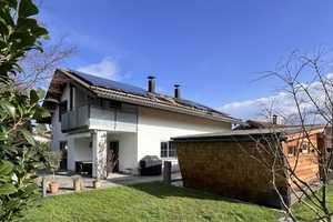 Großes 6,5-Zimmer-Einfamilienhaus mit geh. Ausstattung, EBK , Garage, PV + Wallbox, großer Garten – Am Binderfeld 7, 83098 Rosenheim (Kreis) – Vorschaubild 1