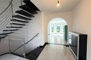 Stilvoll wohnen in Augsburg-Kriegshaber – freistehendes Einfamilienhaus mit Kamin & Designküche – Emily-Balch Straße 7, 86156 Kriegshaber, Augsburg – Vorschaubild 20