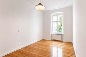 Stilvoll sanierte 2-Zi.-Altbauwohnung mit Balkon, Aufzug & Stuck in ruhiger Nebenstraße – Die vollständige Adresse der Immobilie erhältst du vom Anbieter., 13347 Wedding, Berlin – Vorschaubild 3