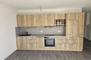 ​Neubau-Komfort (Bj. 2022): Barrierefreie 66 m² Seniorenwohnung (ab 58 J.) mit EBK,  – Nürnberg Straße 43, 91154 Roth – Vorschaubild 2