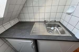 Dachgeschosswohnung löffelfertig 1ZiKüDB mit Einbauküche, voll möbliert – Mühlenbroicher Weg 143, 40472 Rath, Düsseldorf – Vorschaubild 17
