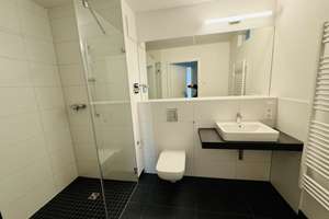 Sehr ruhige Wohnung zum Innenhof mit EBK, Abstellkammer, Balkon und Waschmaschinenanschluss! – Otto-Franke-Straße 45, 12489 Adlershof, Berlin – Vorschaubild 14