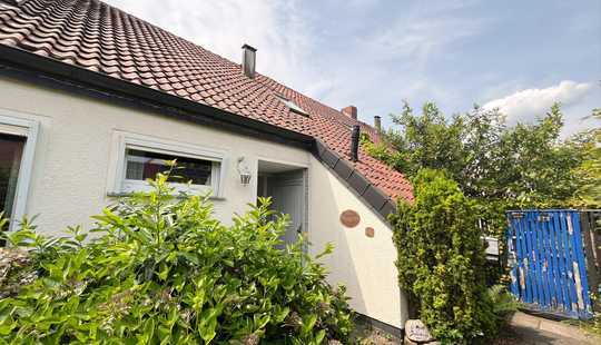 Bild von *Lehrte* Charmantes Reihenhaus mit Garten, Terrasse und Garage