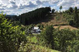 Charmantes Fachwerkhaus im Hochsauerland – Alleinlage – mit vielfältigen Nutzungsmöglichkeiten – Hochsauerlandkreis – Vorschaubild 1