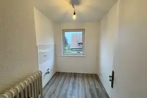 Tolle, frisch renovierte 3-Zimmerwohnung mit Balkon in Salzgitter Thiede – Pappeldamm 89, 38239 Salzgitter – Vorschaubild 5