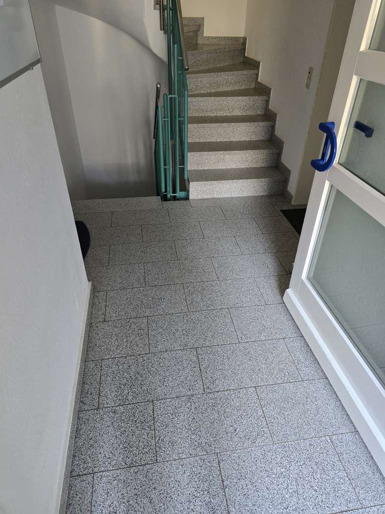 Immobilie in Magstadt - Großzügige 6-Zimmer-Maisonettewohnung mit 2 Stellplätzen - Bild 2