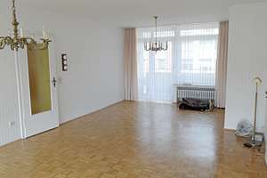 Südviertel: Zentral gelegene 3-Raum Wohnung mit großem Süd-Balkon, Aufzug und Garage – Kronprinzenstr. 12, 45128 Südviertel, Essen – Vorschaubild 2