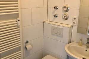 Möblierte, neuwertige 2,5-Zimmer-Wohnung mit zwei Balkonen und EBK in zentraler Lage – Friedhofstrasse 25, 70191 Am Pragfriedhof, Stuttgart – Vorschaubild 10