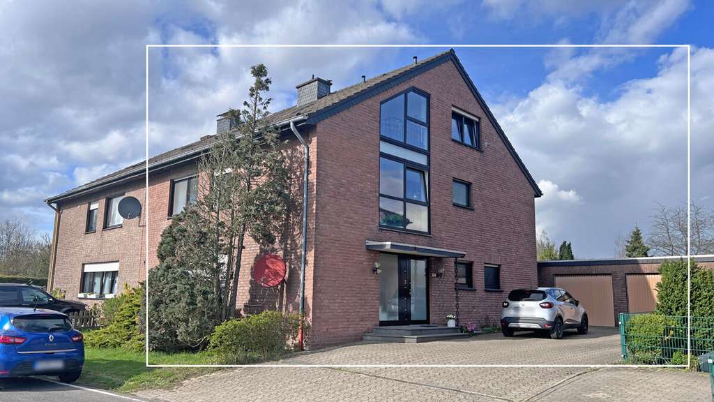 Immobilie in Rheinberg - Voll vermietetes Dreifamilienhaus in Rheinberg – solide Kapitalanlage mit Entwicklungspotenzial! - Bild 0