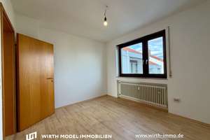 Drei-Zimmer-Wohnung mit EBK, Balkon u. Tg-Stellplatz am Deutschhof | Schweinfurt – Die vollständige Adresse der Immobilie erhältst du vom Anbieter., 97422 Hochfeld/Steinberg, Schweinfurt – Vorschaubild 9