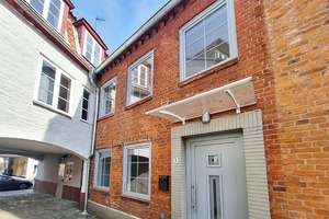 Ab 2013 liebevoll saniertes Altstadt-Ganghaus mit kleinem Innenhof auf der Lübecker Altstadtinsel! – Die vollständige Adresse der Immobilie erhältst du vom Anbieter., 23552 Innenstadt, Lübeck – Vorschaubild 2