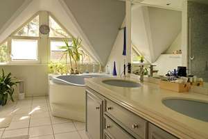 Hausgefühl statt Wohnung | 168 m² Maisonette | Kamin | Terrasse | Doppelgarage | frei 01.10. – Die vollständige Adresse der Immobilie erhältst du vom Anbieter., 90766 Unterfarrnbach, Fürth – Vorschaubild 14