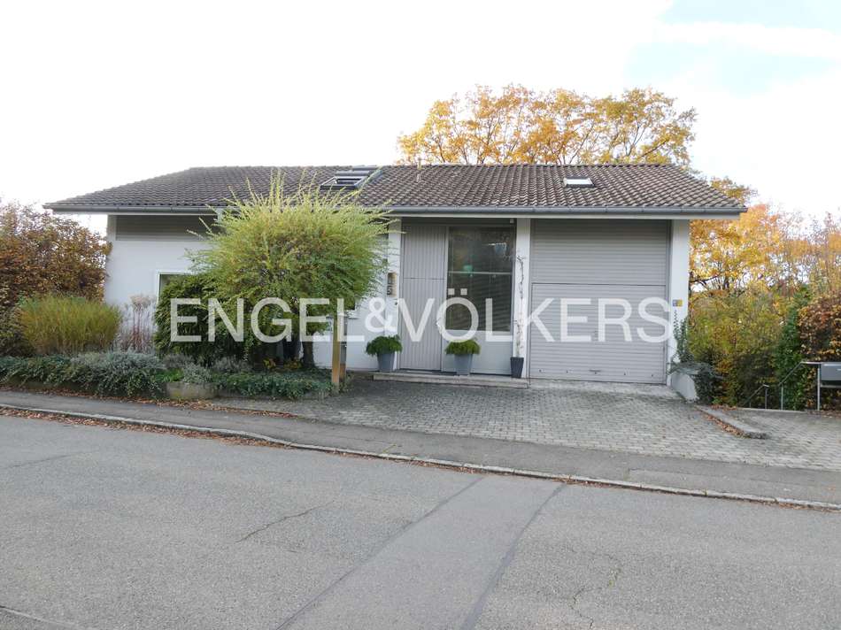 Frontansicht von der Straße