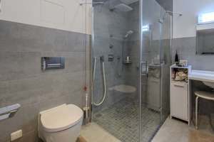 Investment direkt am Englischen Garten!
Vermietete 2-Zimmer-ETW mit TG-Stellplatz und Serviceangebot – Die vollständige Adresse der Immobilie erhältst du vom Anbieter., 80805 Biederstein, München – Vorschaubild 5