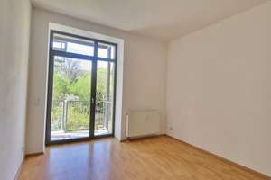 Helle 2-Raum-Wohnung mit Balkon in Stadtfeld Ost!