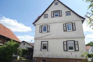 Zweifamilienhaus in Fürth mit vielseitigen Möglichkeiten zur Neuplanung!