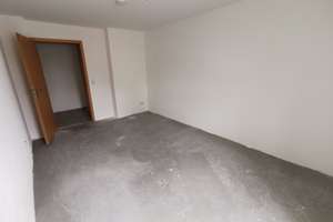 stilvolle 2-Zimmer-DG-Wohnung mit Einbauküche in Augsburg – Jakoberstraße 1, 86152 Jakobervorstadt-Nord, Augsburg – Vorschaubild 2