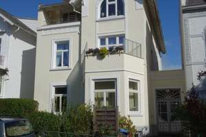 Seltene Gelegenheit in Blankenese: Gründerzeitvilla mit großzügiger Eigennutzerwohnung