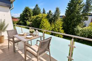 Große Wohnung mit Hauscharakter in ruhiger Lage m. Balkon, Keller und Garage (RÖMBKE IMMOBILIEN KG)