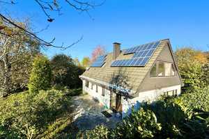 Haus mit eigenem Wald Familienglück! Einziehen, ankommen, wohlfühlen. – Kirchenfelder Weg 46a, 42327 Wuppertal – Vorschaubild 1