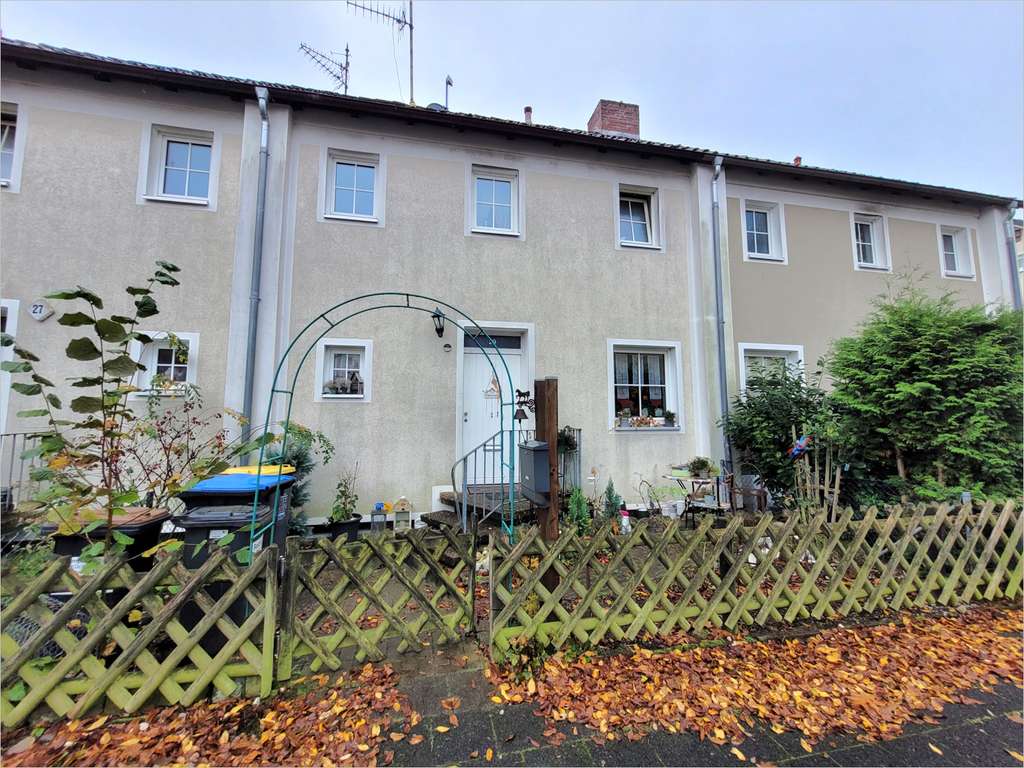 Vermietetes Reihenmittelhaus mit Garage und Garten in Celle