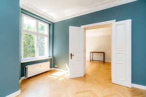 Altbau-Juwel am Comeniusplatz: jetzt indoor-Drohnenflug mit überraschender Raumaufteilung ansehen – Die vollständige Adresse der Immobilie erhältst du vom Anbieter., 10243 Friedrichshain, Berlin – Vorschaubild 5