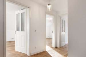 In Hanglage mit Traumblick: 2018/19 modernisiertes Einfamilienhaus mit großem Raumangebot – Die vollständige Adresse der Immobilie erhältst du vom Anbieter., 85614 Kirchseeon – Vorschaubild 8