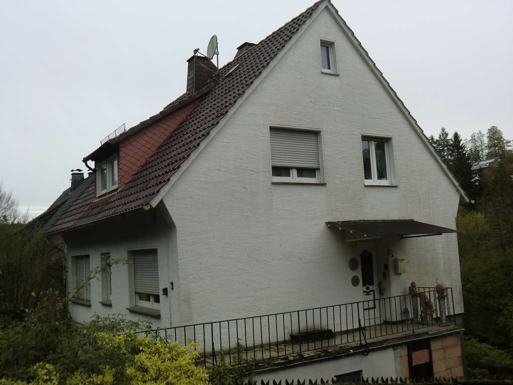 Immobilie in Büren - **   Preiswertes Wohnhaus direkt am Ringelsteiner Wald in Büren-Harth   ** - Bild 1