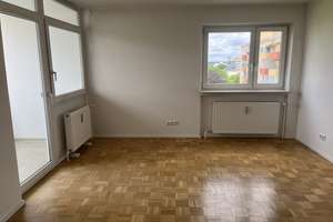 3-Zimmer-Wohnung mit Weitblick und viel Licht – Reichenaustr. 20, 81243 Aubing-Süd, München – Vorschaubild 3
