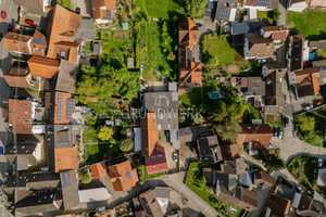 Teilsaniertes Zweifamilienhaus mit großem Garten & Wirtschaftsgebäude im Angebotsverfahren – Emmendingen (Kreis) – Vorschaubild 10