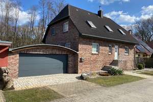 Familienfreundliches Einfamilienhaus mit großem Grundstück, Sauna & Kamin + Souterrain /Keller – Die vollständige Adresse der Immobilie erhältst du vom Anbieter., 15345 Altlandsberg – Vorschaubild 1