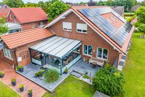 Großzügiges Zweifamilienhaus mit vielseitigen Nutzungsmöglichkeiten, hochwertiger Ausstattung und... – Die vollständige Adresse der Immobilie erhältst du vom Anbieter., 26607 Aurich – Vorschaubild 2
