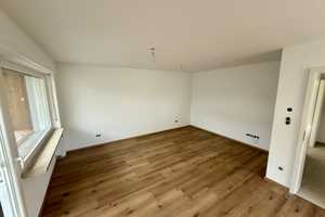 Reiheneckhaus im Klötzlmüllerviertel, Garten, Garage,Balkon, Erstbezug nach Modernisierung/Sanierung – Wallbergweg 10, 84034 Landshut – Vorschaubild 8