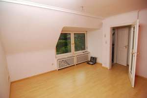 Familienhaus mit Garage, EBK, Balkon, großem Garten, Tresor, Glasdach und Panoramafenstern – 60487 Bockenheim, Frankfurt am Main – Vorschaubild 10