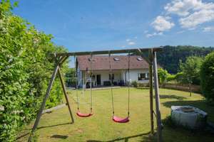 Großes EFH mit ELW (bisher Ferienwohnung) in Aussichtslage von Rod an der Weil. Käuferprovisionsfrei – Die vollständige Adresse der Immobilie erhältst du vom Anbieter., 61276 Weilrod – Vorschaubild 2