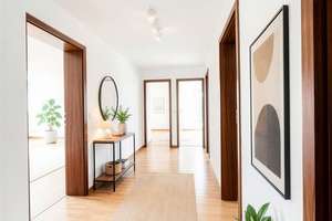Großzügige 4,5 Zimmer, sonnige Balkone und herrliche Aussicht - Ihr neues Zuhause in Leonberg-Ramtel – Die vollständige Adresse der Immobilie erhältst du vom Anbieter., 71229 Leonberg – Vorschaubild 9