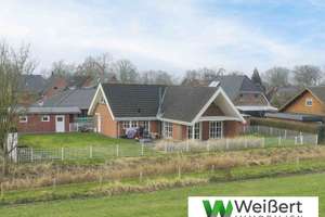 Idyllisches Landhaus in Neuenbrook 
- Wohntraum mit Weitblick und einzigartigem Ambiente – Die vollständige Adresse der Immobilie erhältst du vom Anbieter., 25578 Neuenbrook – Vorschaubild 1