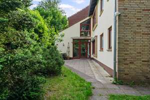 Bremen - Kirchhuchting | Charmantes Zuhause mit Einliegerwohnung, großem Garten und Privatsphäre – Die vollständige Adresse der Immobilie erhältst du vom Anbieter., 28259 Kirchhuchting, Bremen – Vorschaubild 2