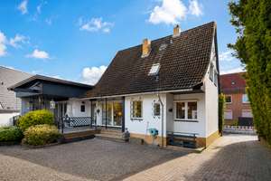 Garten, Charme und Zentrumsnähe – Ihr Eigenheim mit Seele in Lüneburg Mittelfeld – Die vollständige Adresse der Immobilie erhältst du vom Anbieter., 21339 Mittelfeld, Lüneburg – Vorschaubild 1