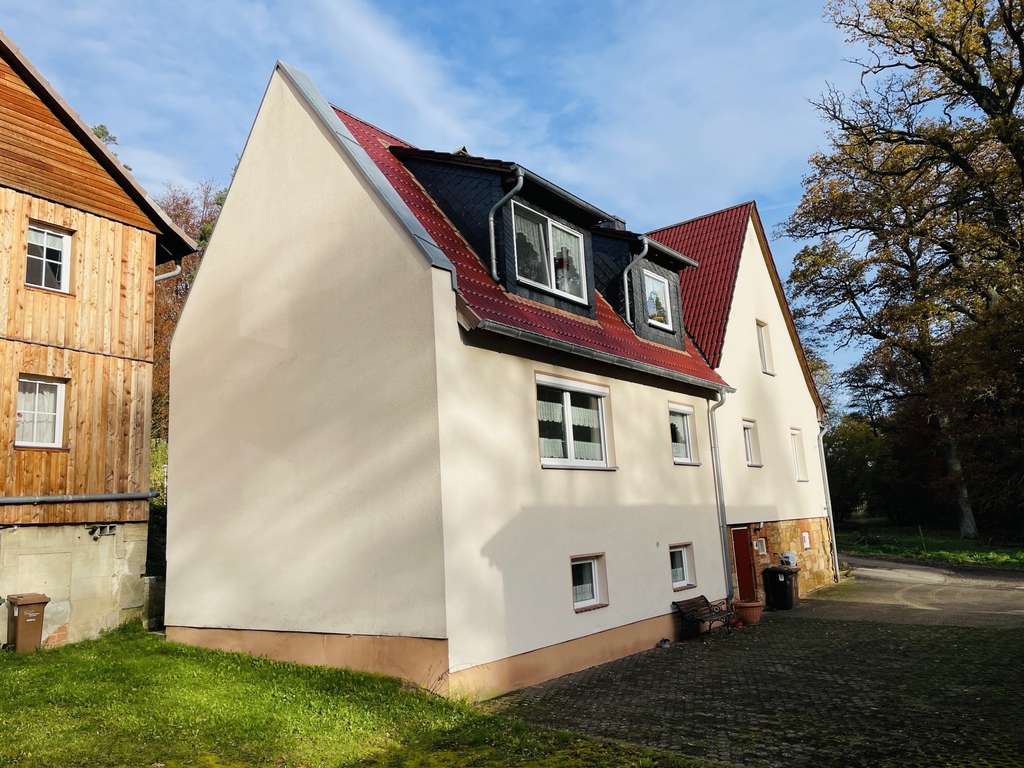 Immobilie in Wolfhagen - Umfangreich saniertes Ein- bis Zweifamilienhaus am Fuße der Weidelsburg in Wolfhagen-Ippinghausen  - Bild 1