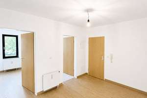 Helle, renovierte 2,5-Zimmer-Wohnung mit Südbalkon in -Moosach - RESERVIERT! – Die vollständige Adresse der Immobilie erhältst du vom Anbieter., 80997 Moosach-Bahnhof, München – Vorschaubild 3