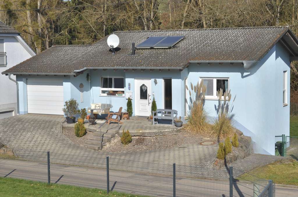 Immobilie in Etschberg - Neuwertiges Einfamilienhaus mit herrlichem Garten direkt am Wald.
 - Bild 0