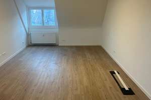 Helle, citynahe 1-Zimmer-Dachgeschosswohnung in ruhiger Lage (Erstbezug nach Sanierung) – Bronnäcker 10, 70188 Ostheim, Stuttgart – Vorschaubild 1