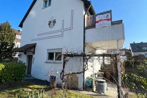 Großzügiges 1-2Fhs. mit 2 großen Garagen u. schönem Garten in guter Lager von Stuttgart-Luginsland!